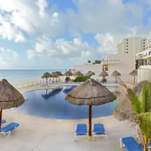 Oceanfront White For Families Apartamento Cancún